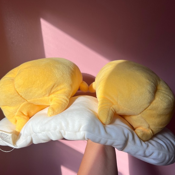 Gudetama lazy eggs laying on egg whites with sausage plushie - Picture 2 of 4